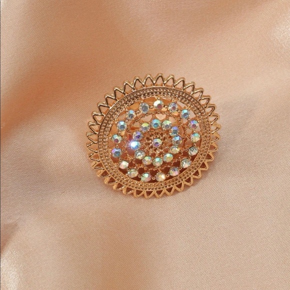 Super fun 🤩 oversized gold adjustable rhinestone ring! - Picture 4 of 4